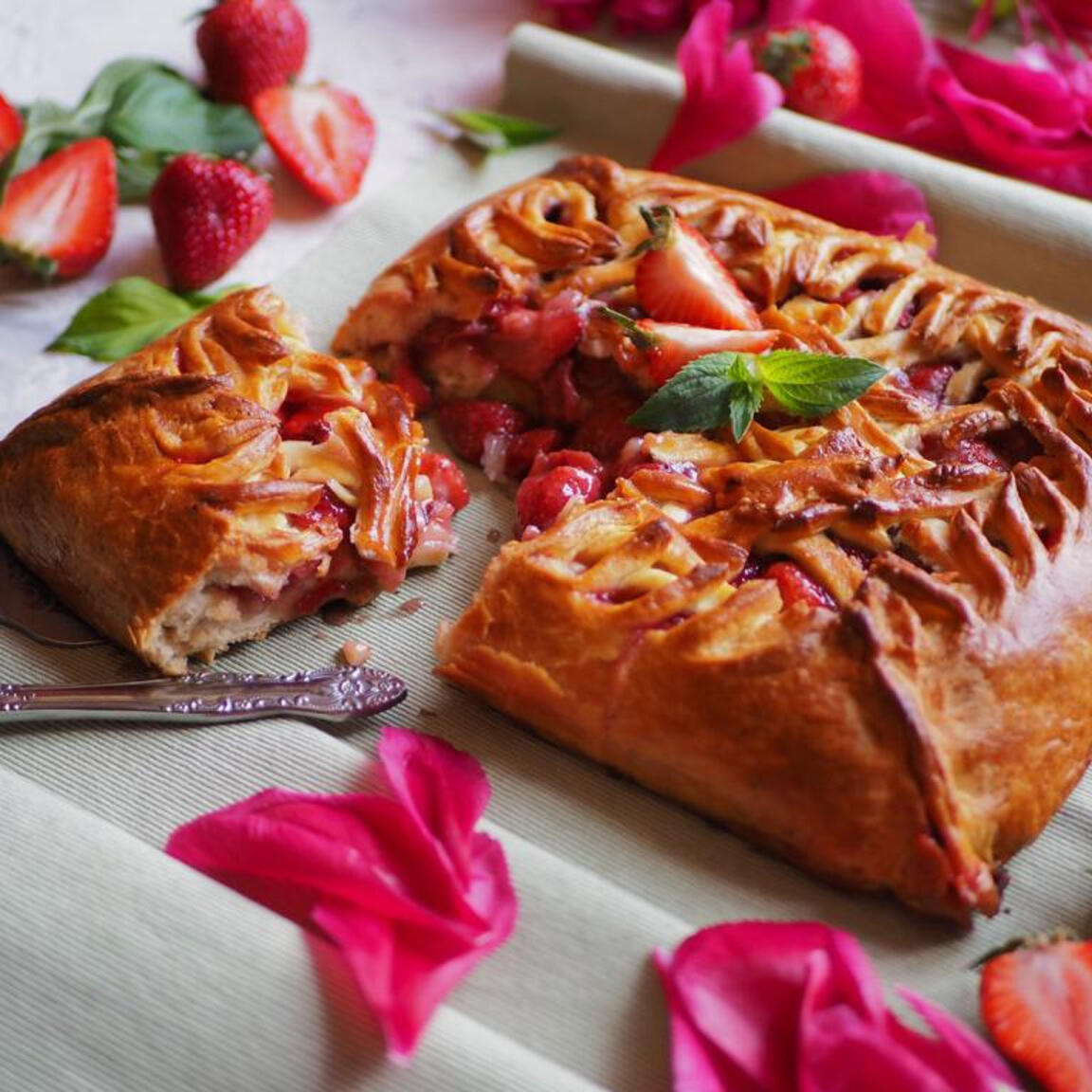 Пирог с клубникой