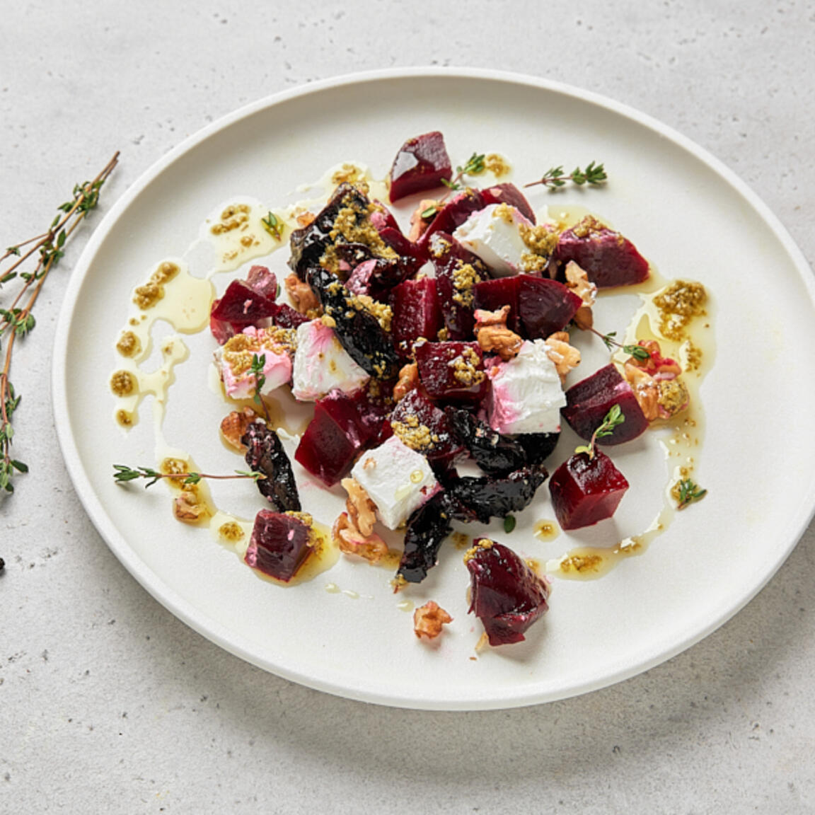 Салат со свеклой и сыром Фета