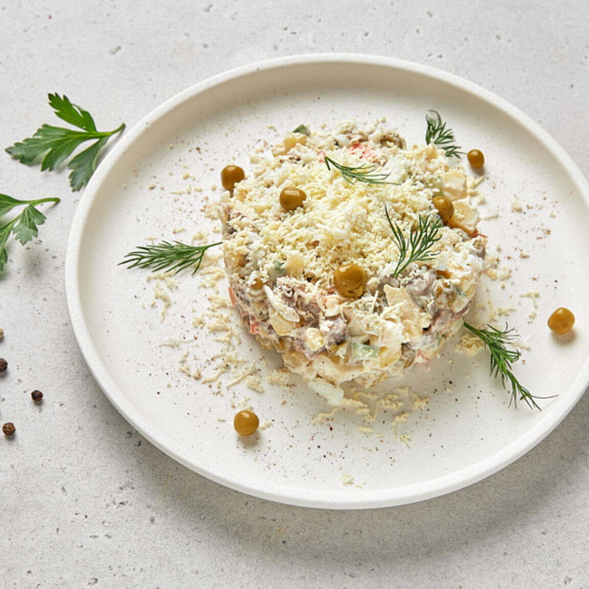 Салат Оливье с говядиной